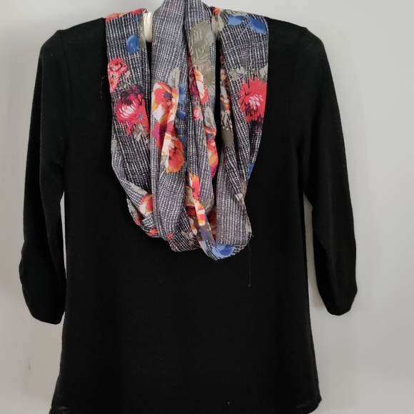 Lt weight black knit rouched 3/4 sleeve w/scarf. - Picture 2 of 4